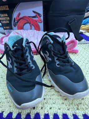 Gdefy verso shock III shoes women size 6